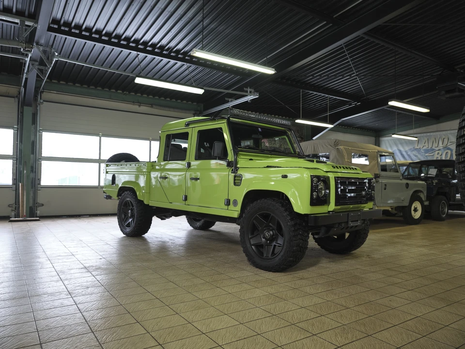 2009 Land Rover Defender 130 - Image 13 of 31