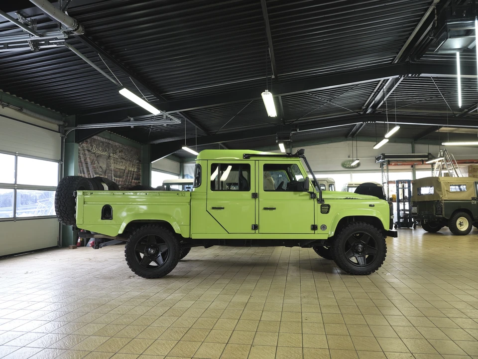 2009 Land Rover Defender 130 - Image 15 of 31