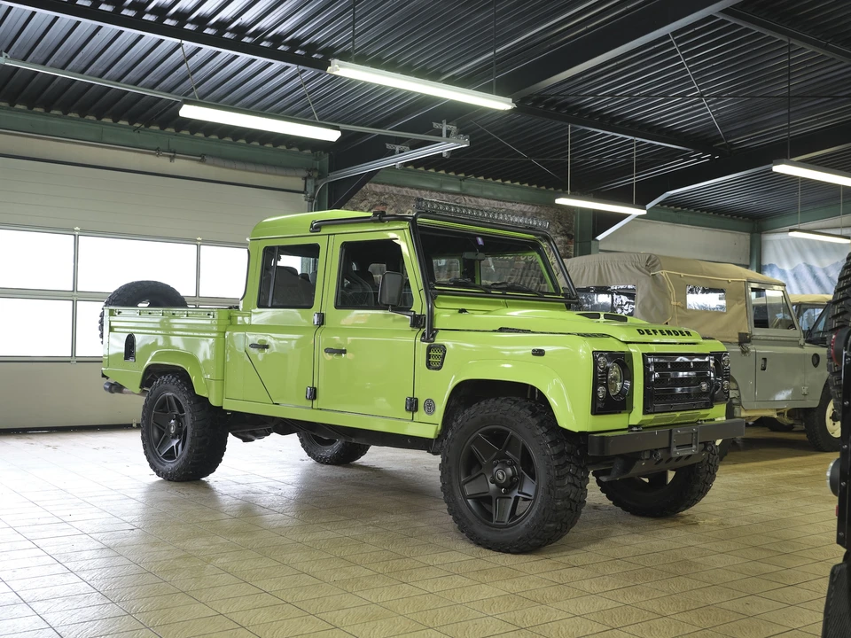 2009 Land Rover Defender 130 - Image 16 of 31