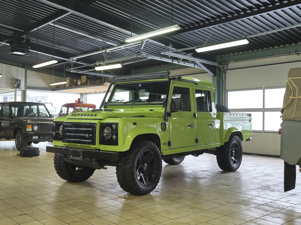2009 Land Rover Defender 130 - Image 17 of 31