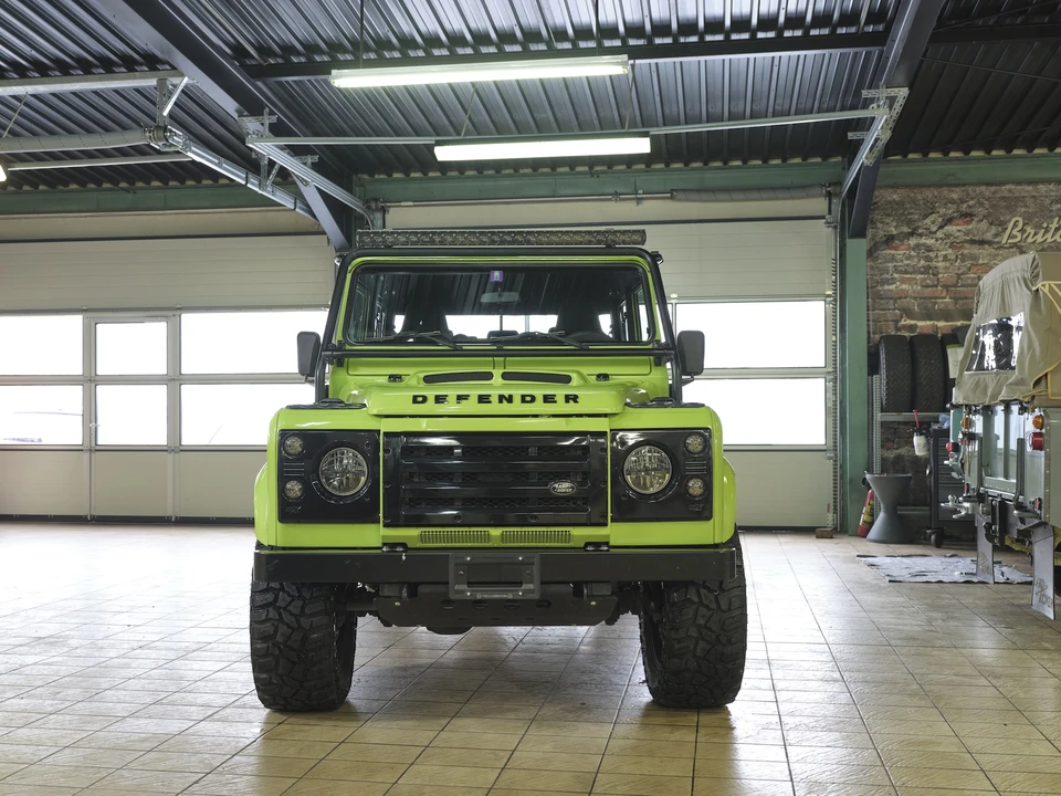 2009 Land Rover Defender 130 - Image 18 of 31
