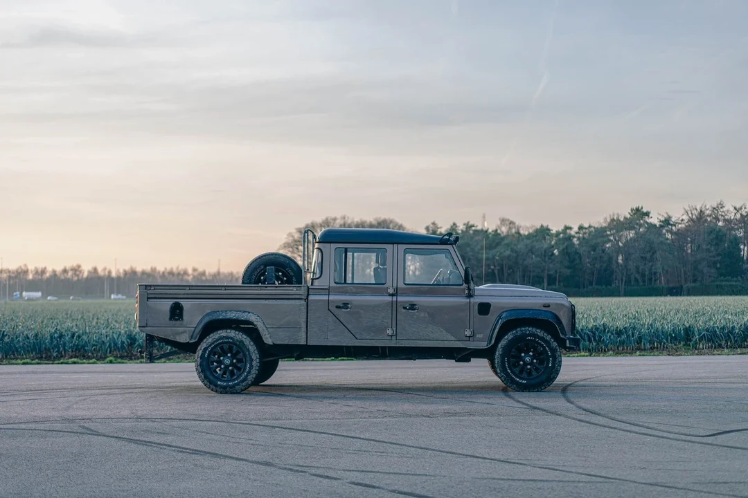 2009 Land Rover Defender 130 - Image 8 of 31
