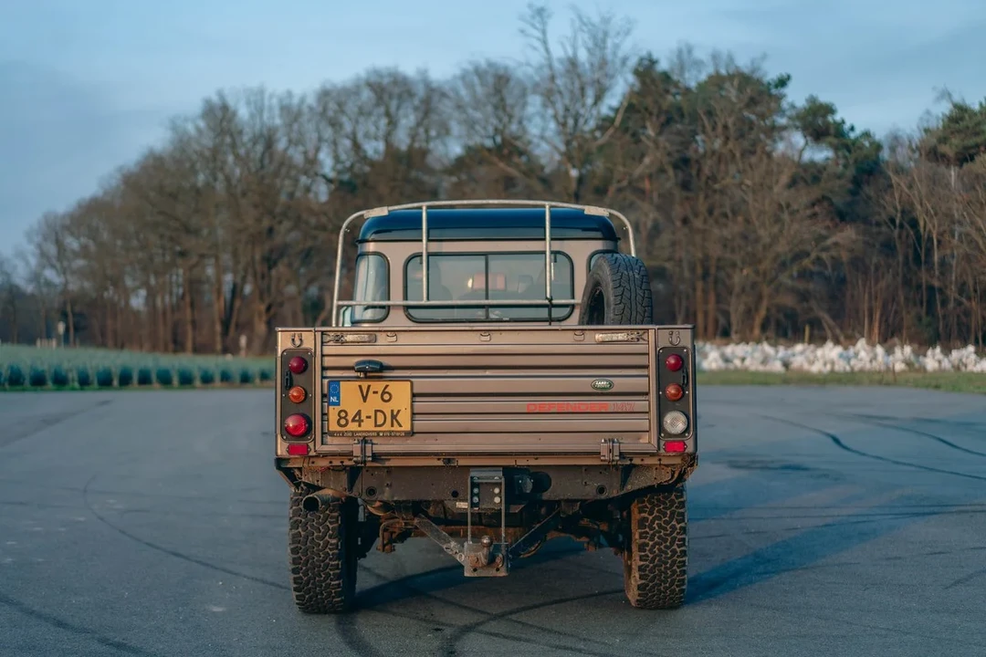 2009 Land Rover Defender 130 - Image 9 of 31