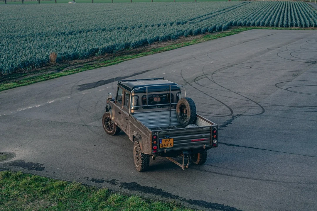 2009 Land Rover Defender 130 - Image 23 of 31