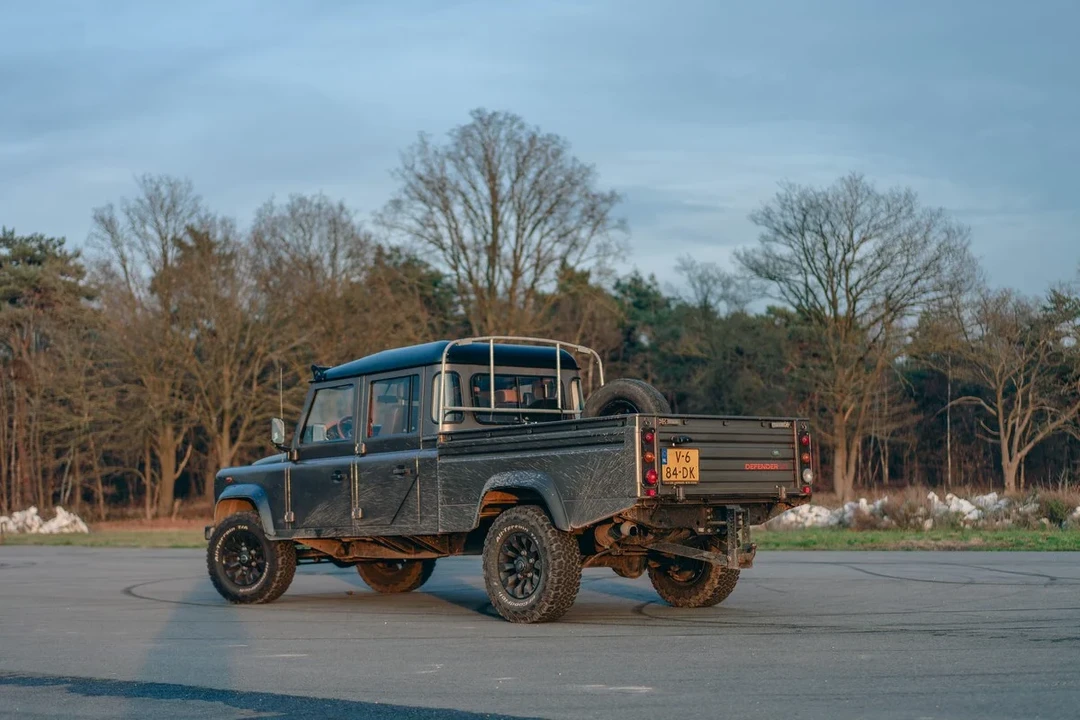2009 Land Rover Defender 130 - Image 4 of 31