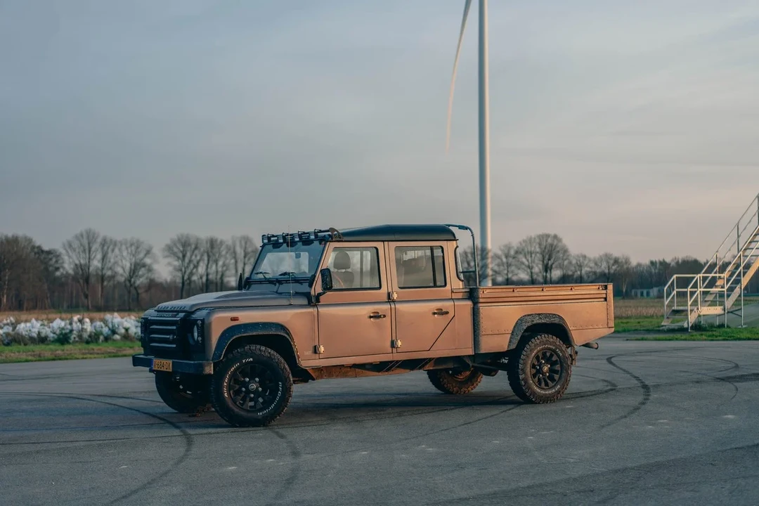 2009 Land Rover Defender 130 - Image 10 of 31