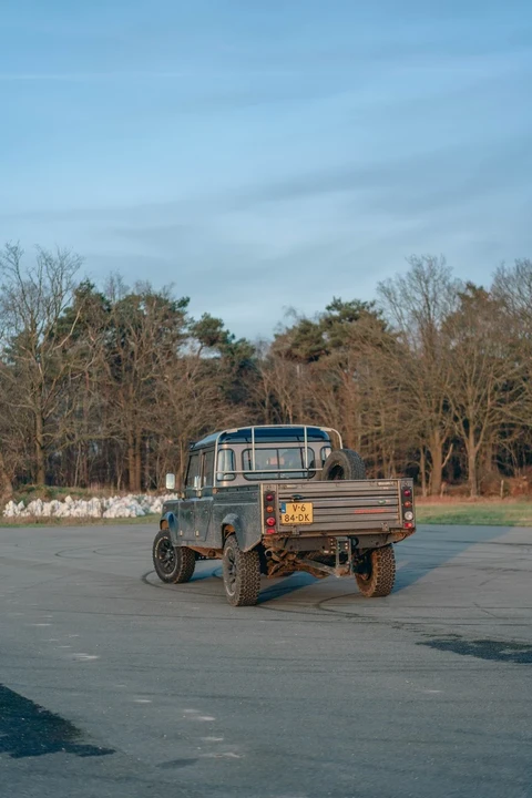 2009 Land Rover Defender 130 - Image 6 of 31