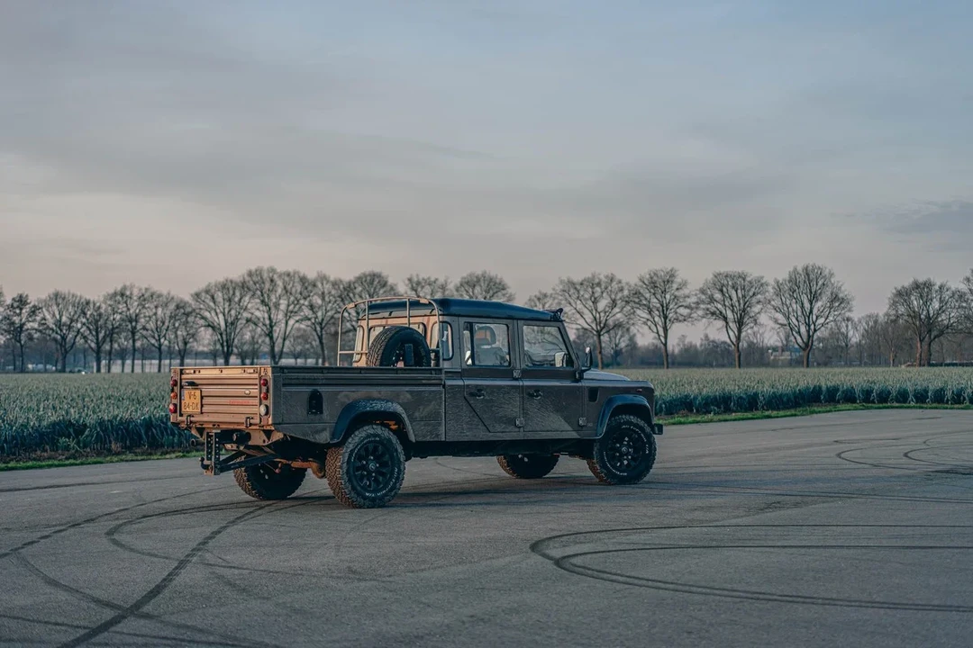 2009 Land Rover Defender 130 - Image 17 of 31