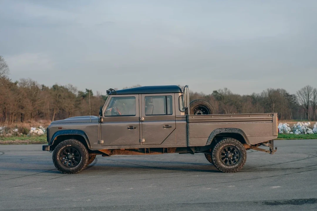2009 Land Rover Defender 130 - Image 7 of 31