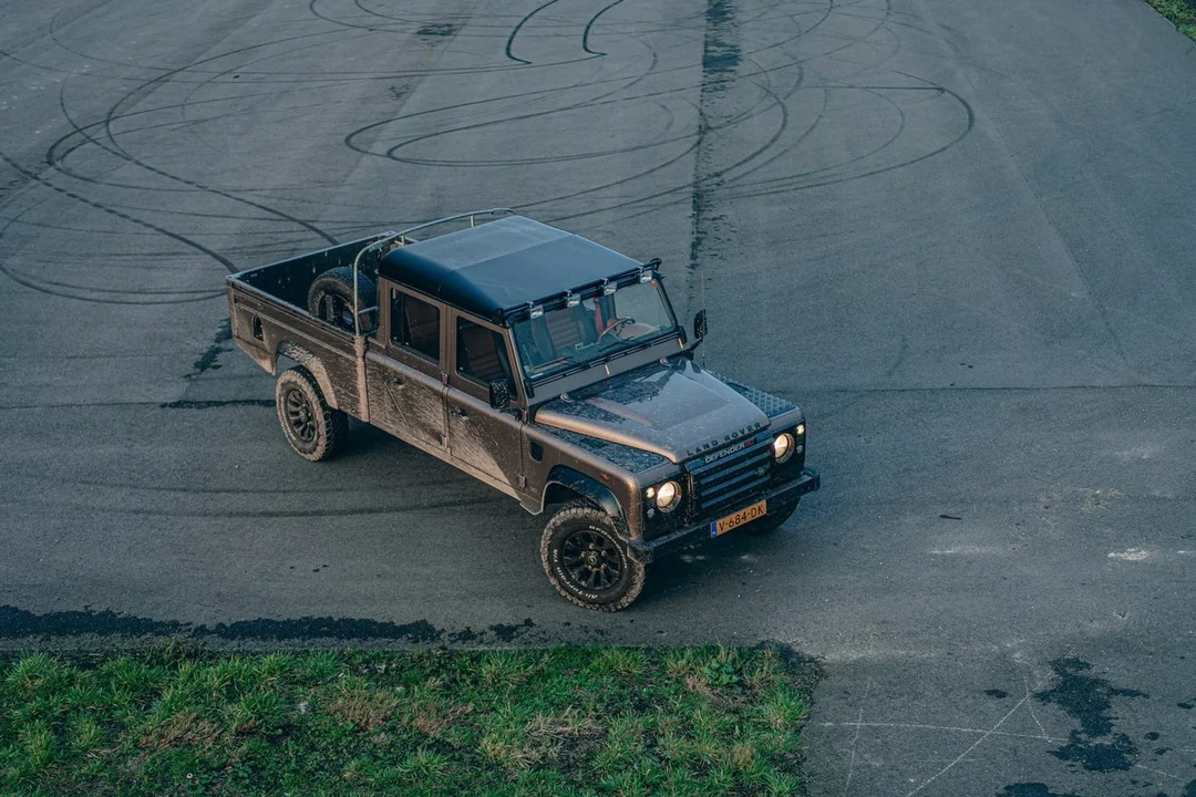2009 Land Rover Defender 130 - Image 25 of 31