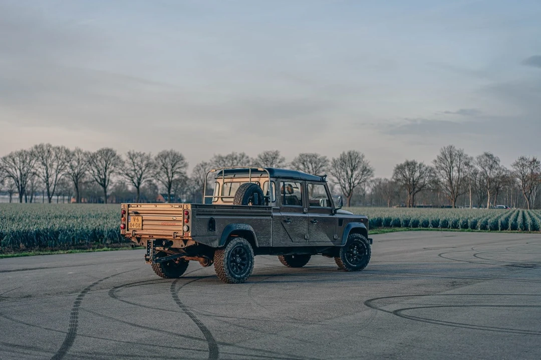2009 Land Rover Defender 110 - Image 18 of 31