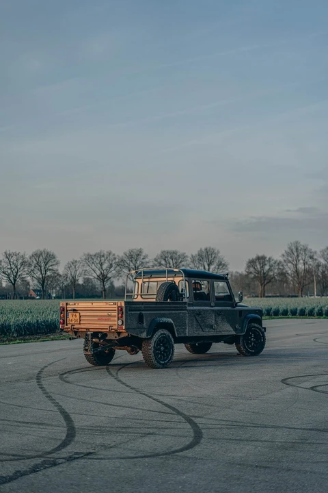 2009 Land Rover Defender 110 - Image 19 of 31