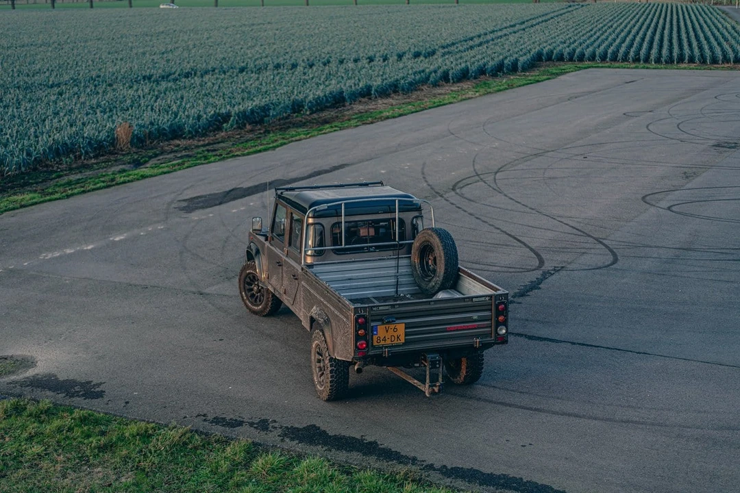 2009 Land Rover Defender 110 - Image 23 of 31