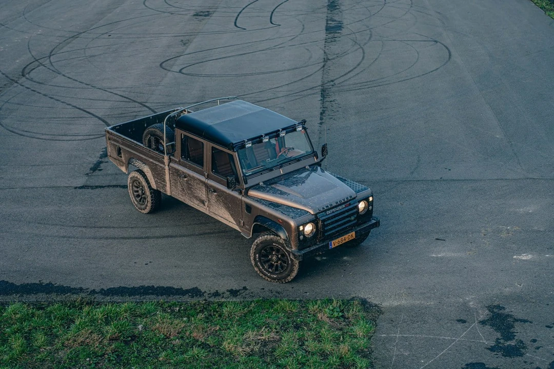 2009 Land Rover Defender 110 - Image 25 of 31