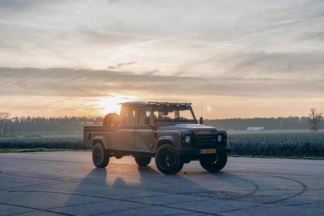 2009 Land Rover Defender 110 - Image 3 of 31