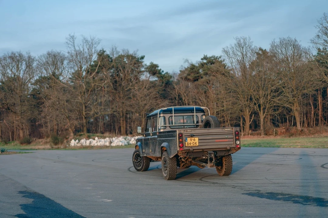 2009 Land Rover Defender 110 - Image 5 of 31