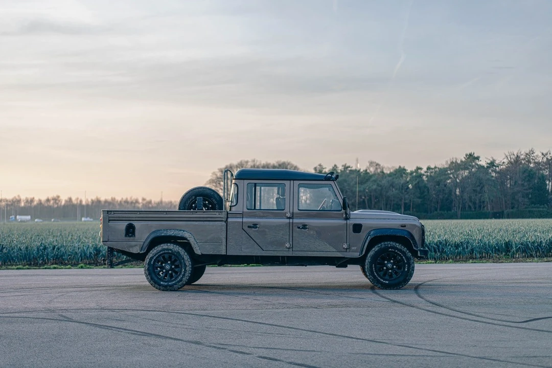 2009 Land Rover Defender 110 - Image 8 of 31