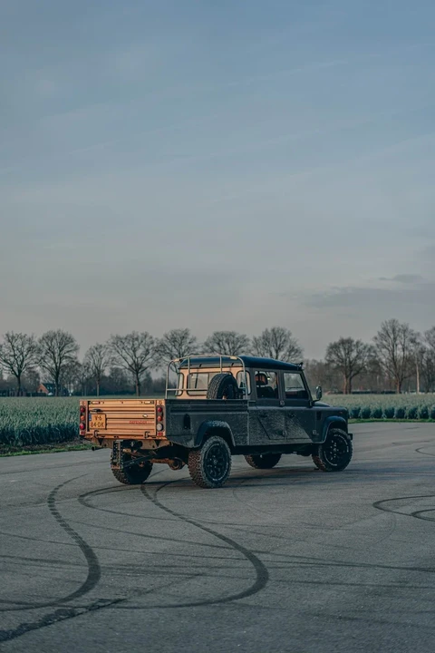 2009 Land Rover Defender 130 - Image 19 of 31