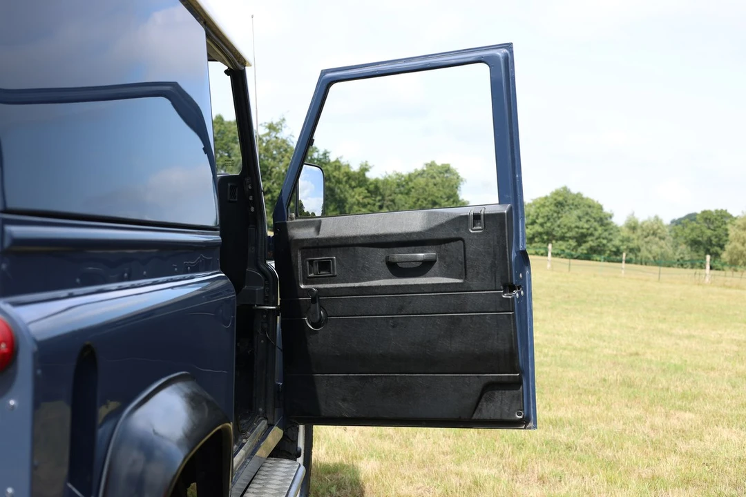 2009 Land Rover Defender 90 - Image 18 of 30