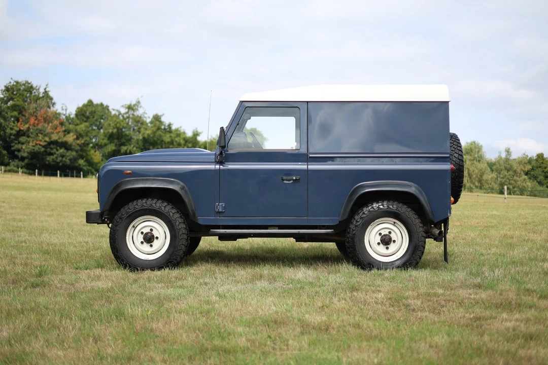 2009 Land Rover Defender 90 - Image 7 of 30