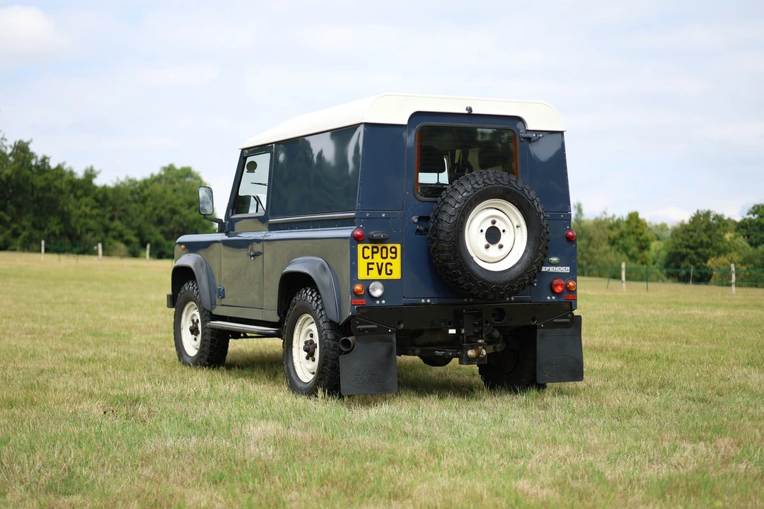 2009 Land Rover Defender 90 - Image 8 of 30