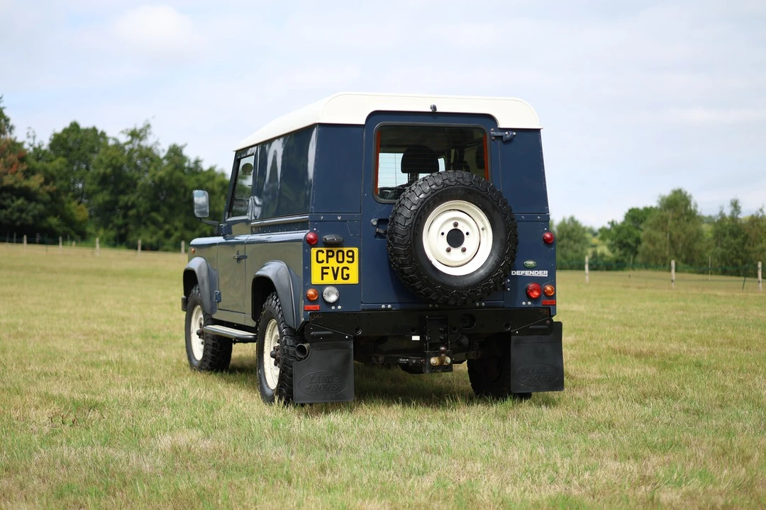 2009 Land Rover Defender 90 - Image 9 of 30