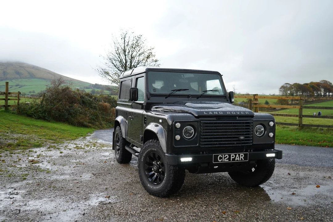 2009 Land Rover Defender 90 - Image 17 of 30
