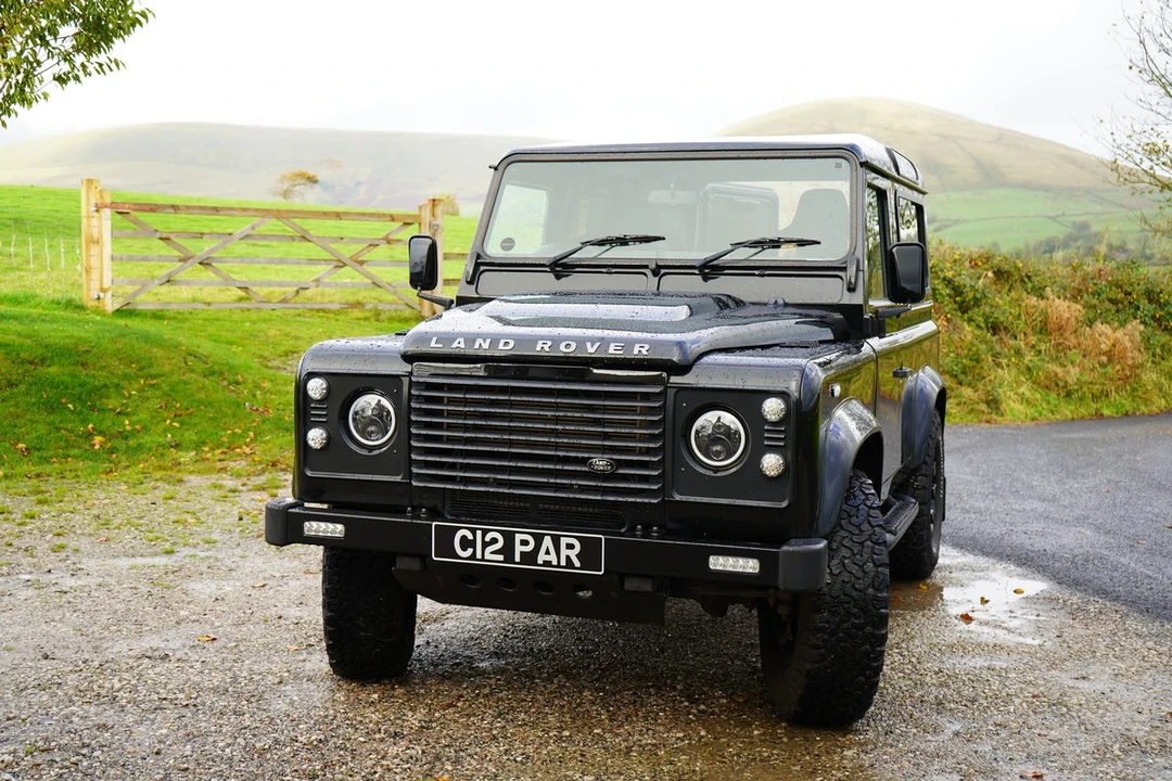 2009 Land Rover Defender 90 - Image 3 of 30