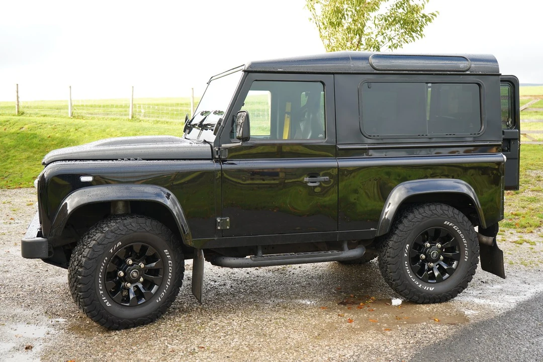 2009 Land Rover Defender 90 - Image 7 of 30