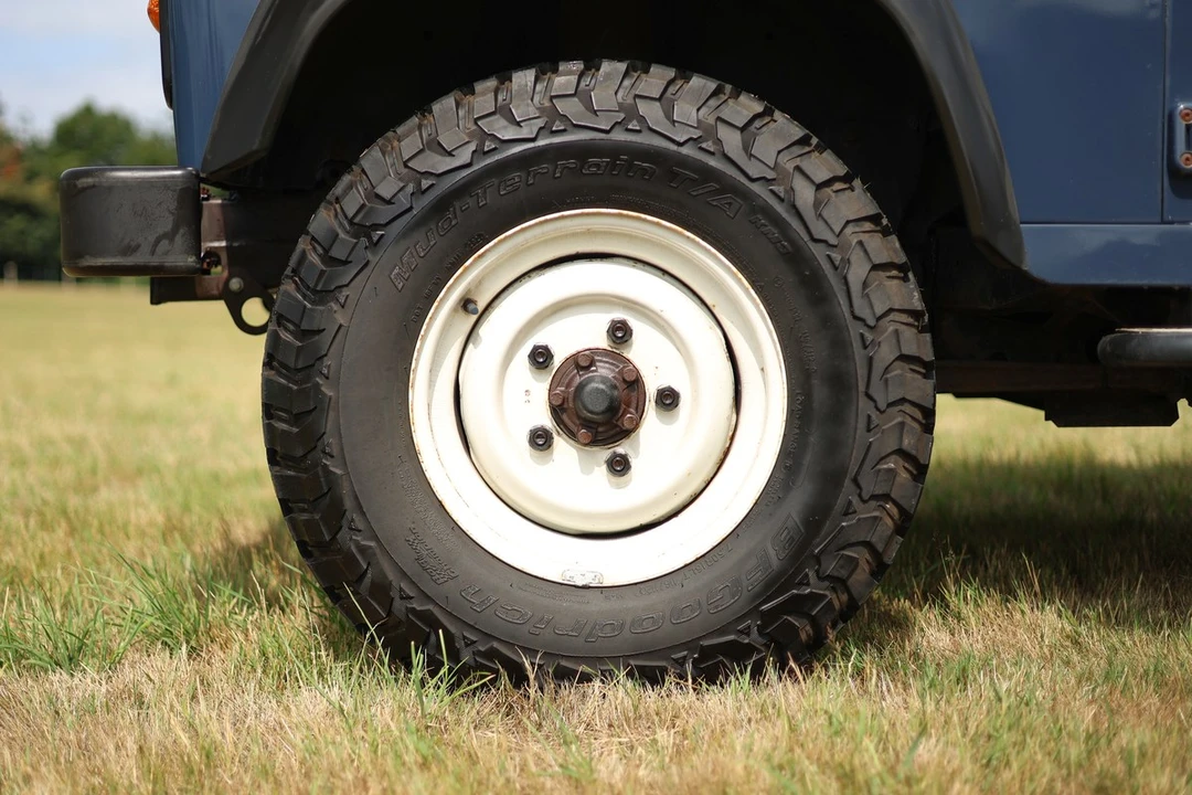 2009 Land Rover Defender 90 - Image 14 of 30