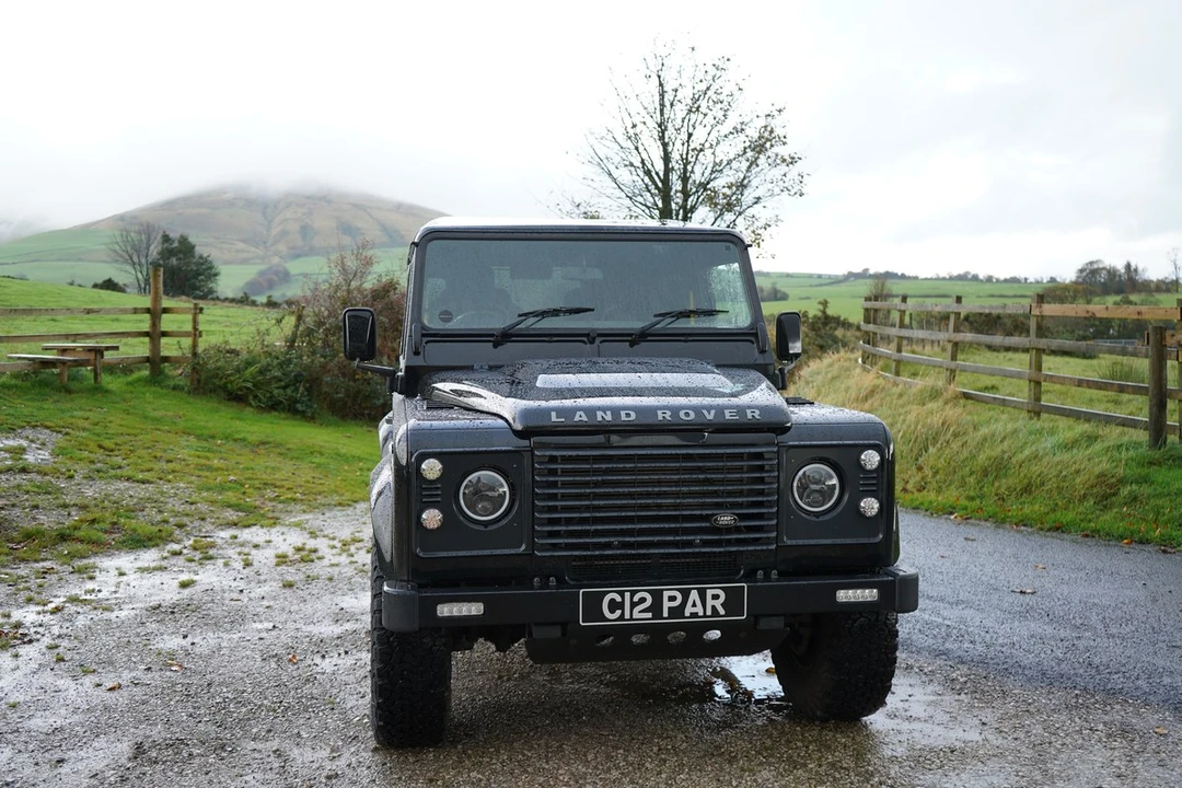 2009 Land Rover Defender 90 - Image 13 of 30