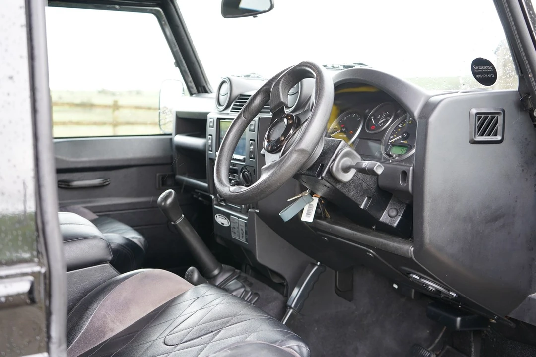 2009 Land Rover Defender 90 - Image 12 of 30
