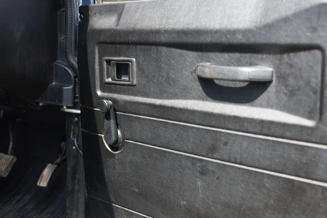 2009 Land Rover Defender 90 - Image 20 of 30