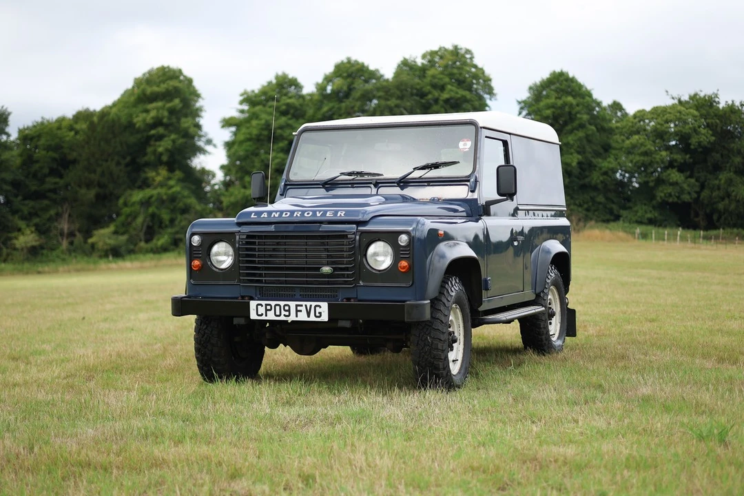 2009 Land Rover Defender 90 - Image 5 of 30