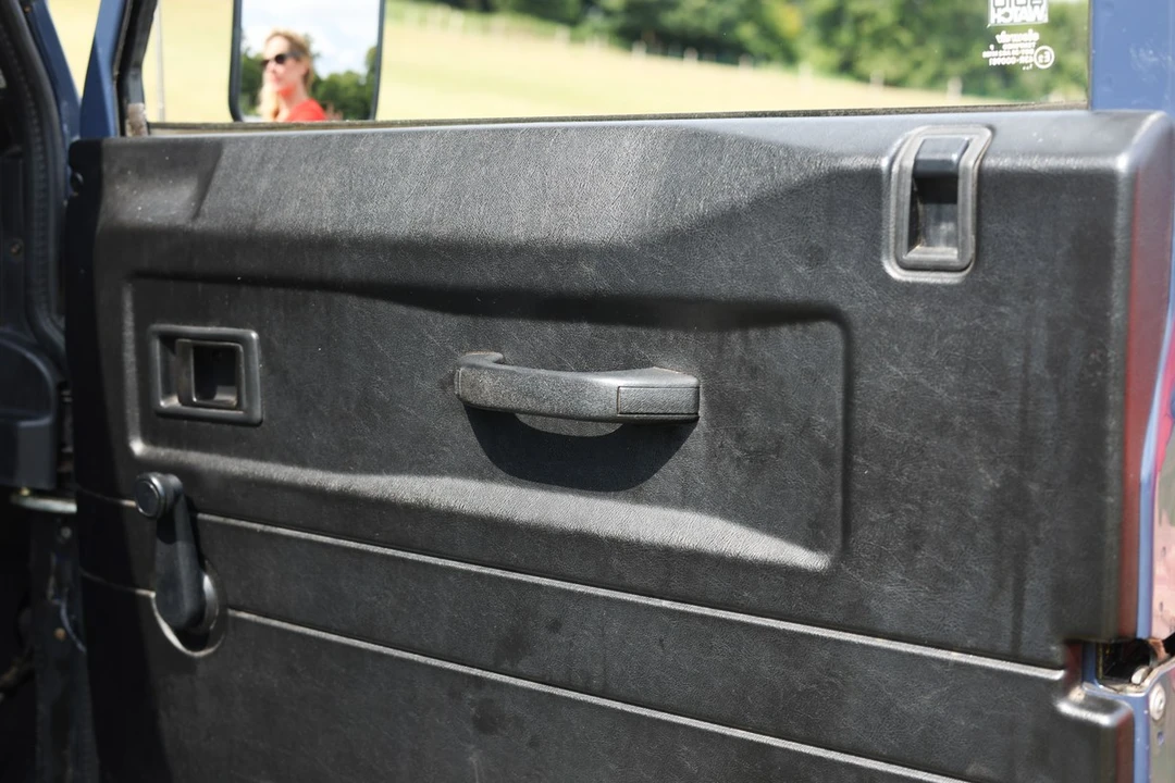 2009 Land Rover Defender 90 - Image 19 of 30