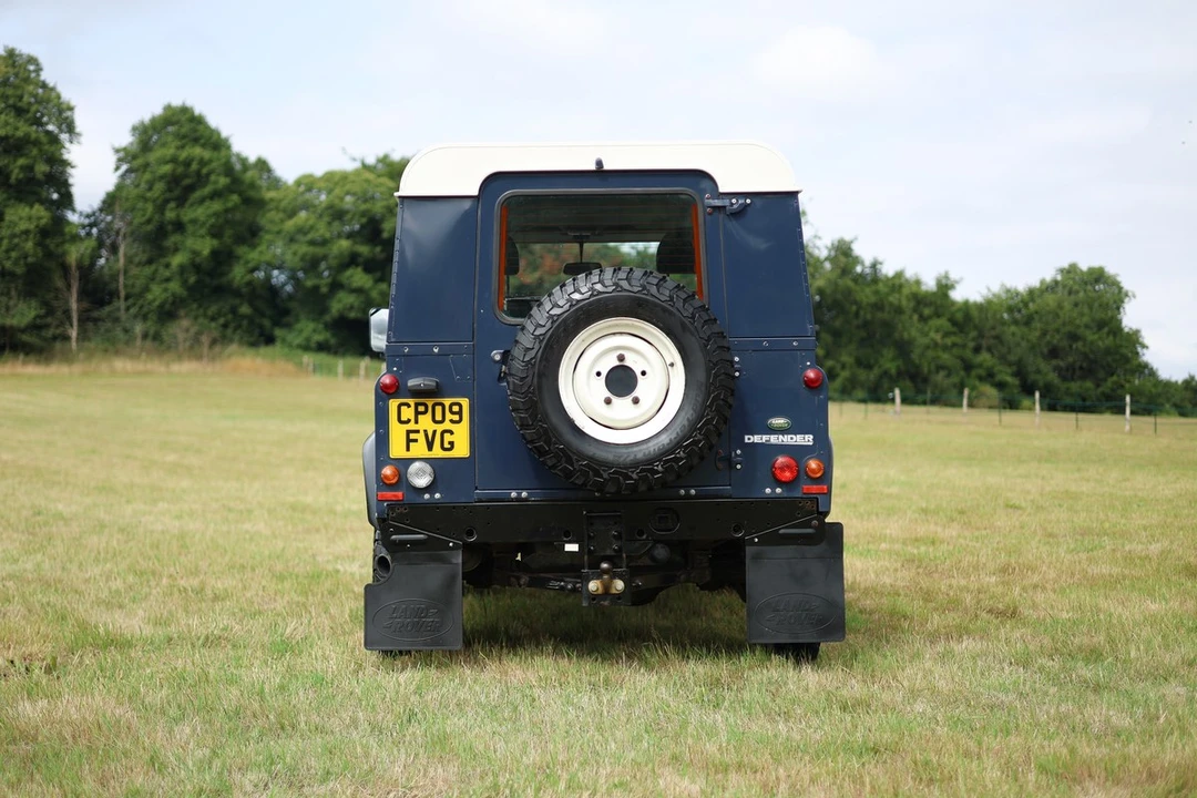 2009 Land Rover Defender 90 - Image 10 of 30