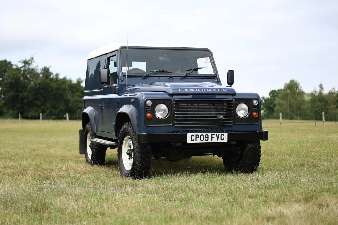 2009 Land Rover Defender 90 - Image 3 of 30