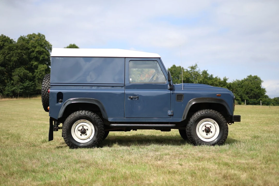 2009 Land Rover Defender 90 - Image 13 of 30