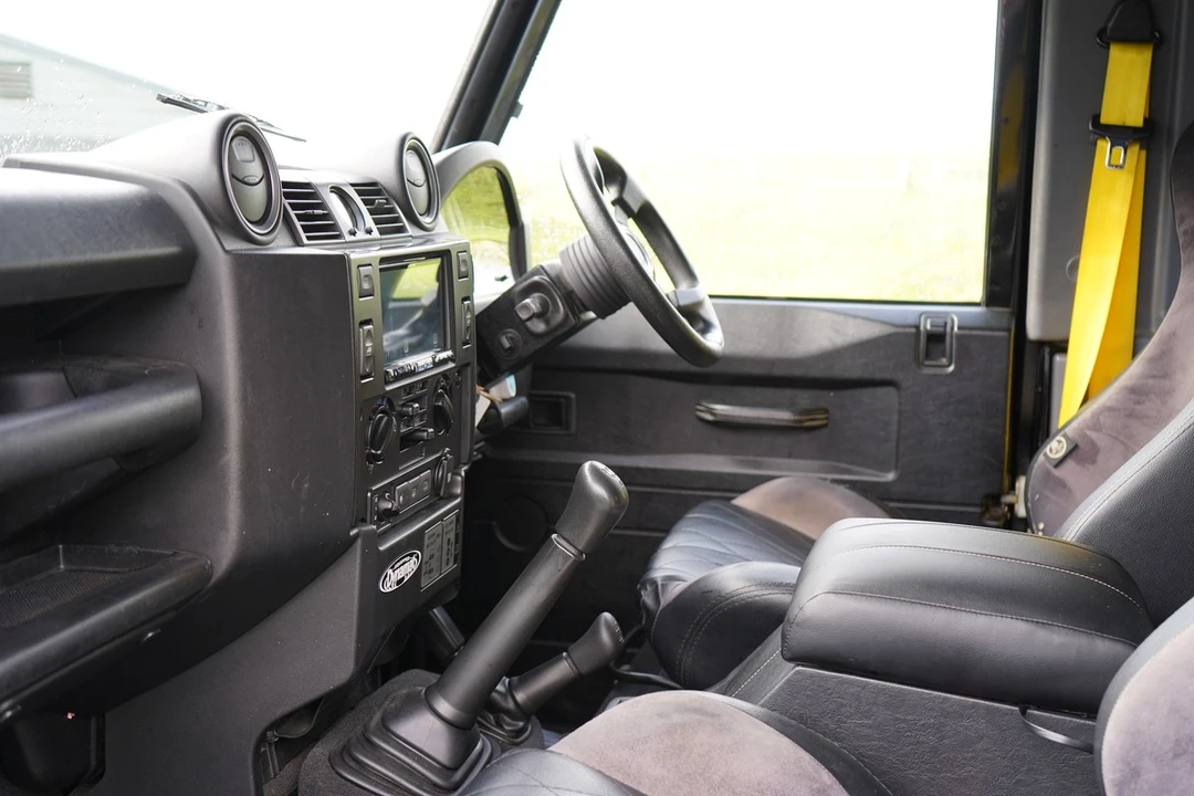 2009 Land Rover Defender 90 - Image 8 of 30