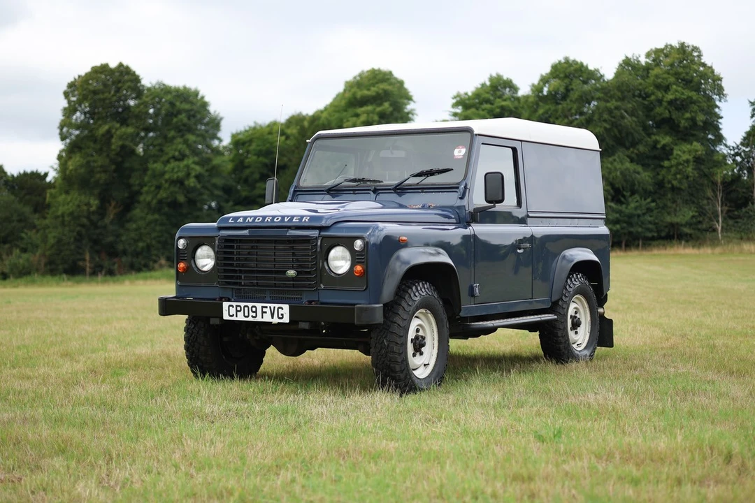 2009 Land Rover Defender 90 - Image 6 of 30