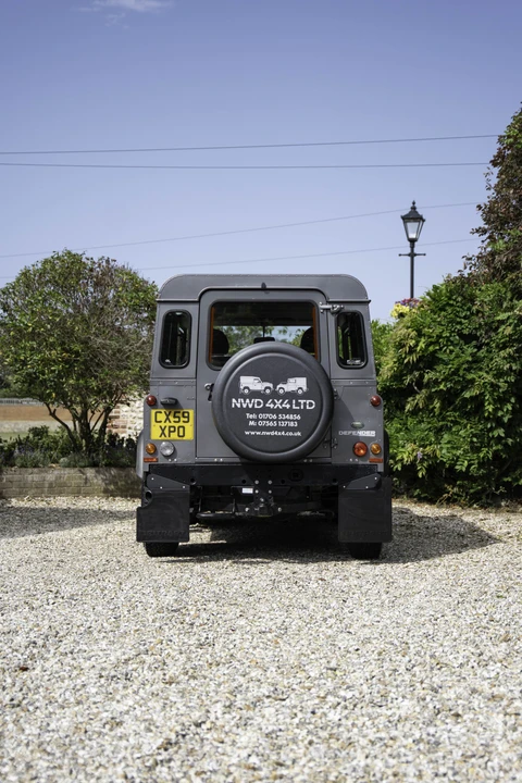 2009 Land Rover Defender 90 - Image 11 of 31