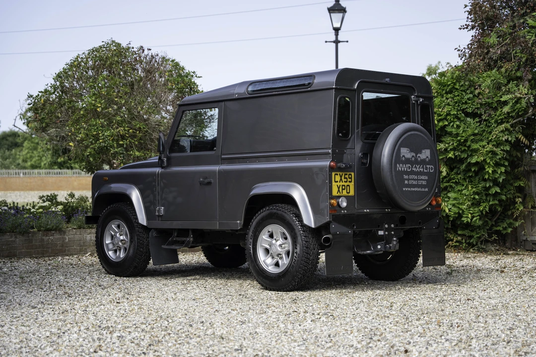 2009 Land Rover Defender 90 - Image 7 of 31