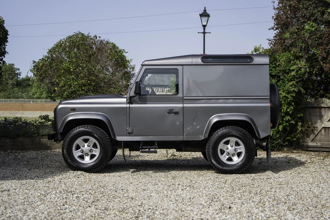 2009 Land Rover Defender 90 - Image 8 of 31