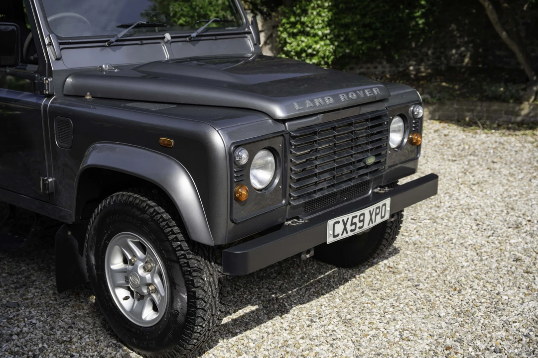 2009 Land Rover Defender 90 - Image 13 of 31