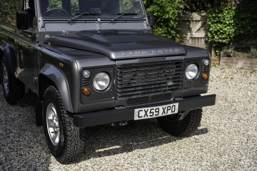 2009 Land Rover Defender 90 - Image 14 of 31