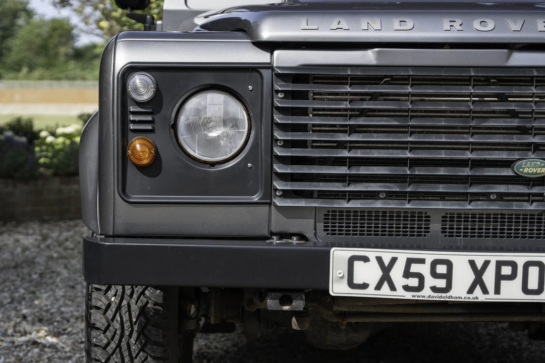 2009 Land Rover Defender 90 - Image 16 of 31