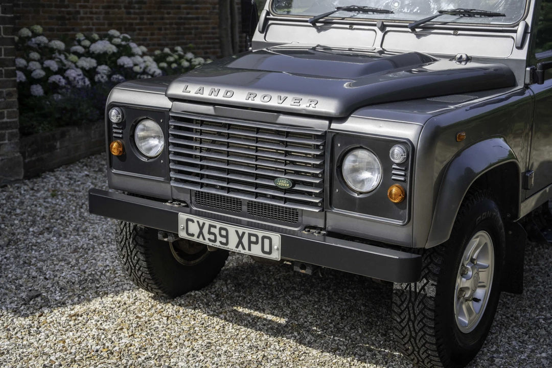 2009 Land Rover Defender 90 - Image 19 of 31