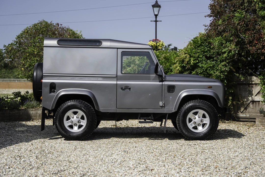 2009 Land Rover Defender 90 - Image 4 of 31