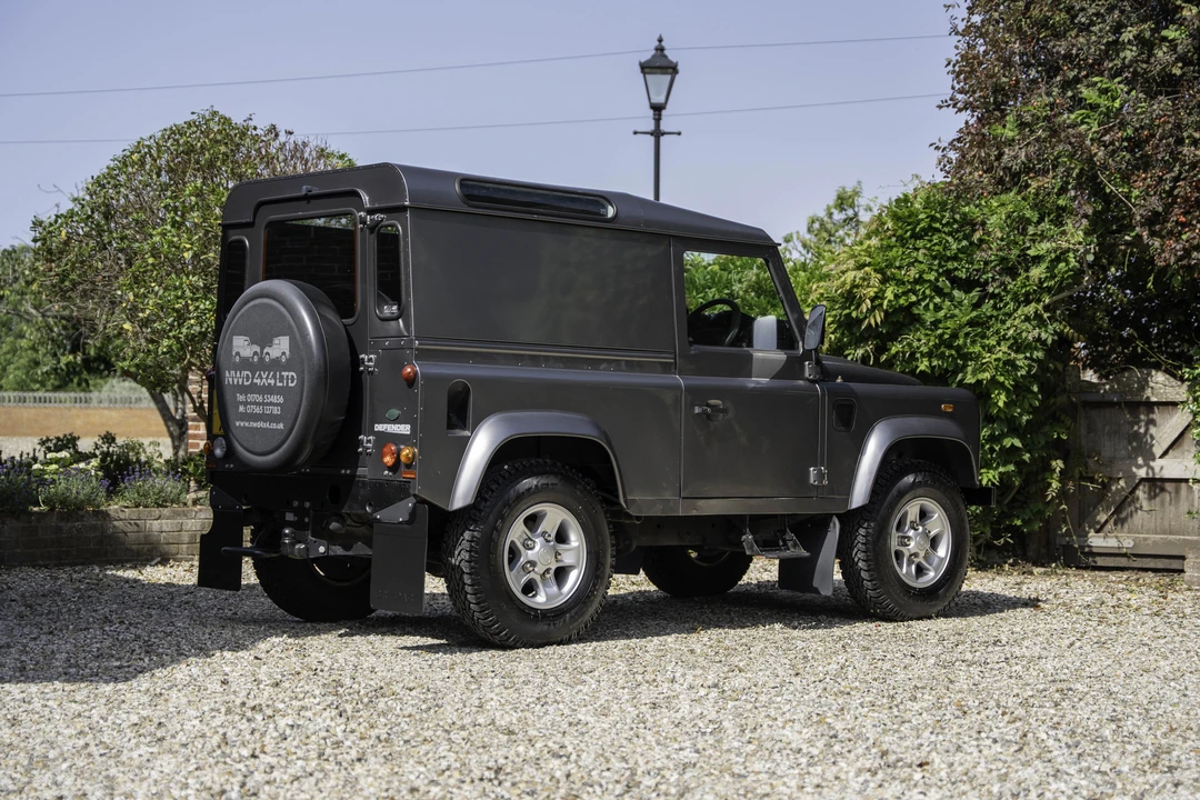 2009 Land Rover Defender 90 - Image 5 of 31