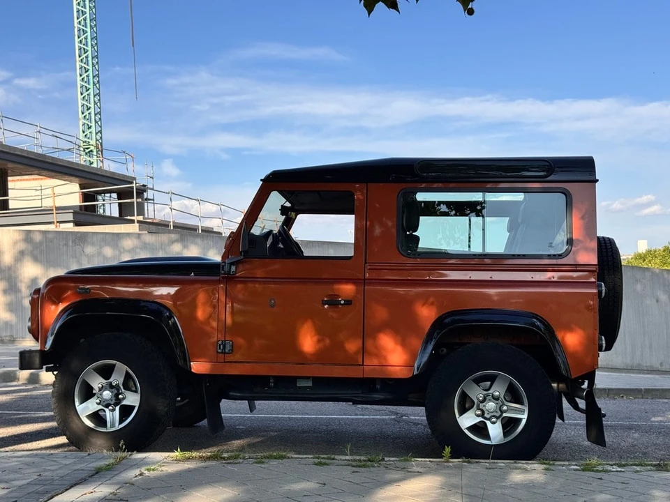 2009 Land Rover Defender 90 - Image 10 of 30